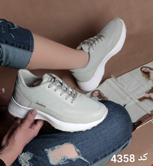 کفش کتونی اسپرت زنانه و دخترانه مدل فشیون رنگ طوسی زیر سفید کد 4358